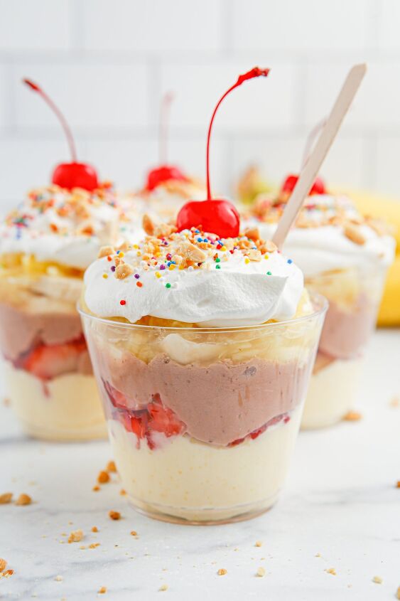 no bake banana split pudding cups recipe, Cups with layered pudding and fruit for banana split parfaits