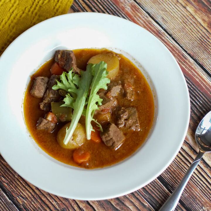 karni stoba caribbean beef stew, White bowl with Caribbean Karni Stoba