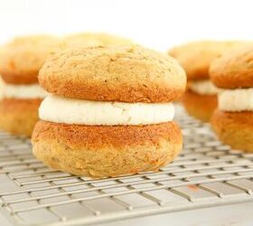 Fluffy Carrot Cake Whoopie Pies
