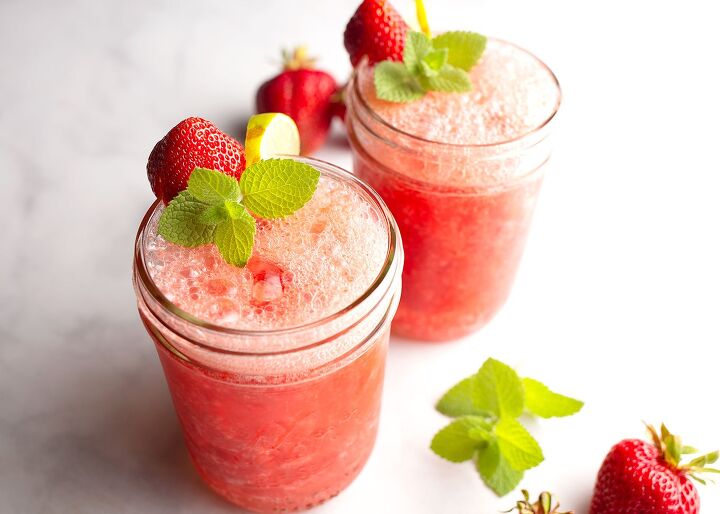 strawberry mint agua fresca, 2 glasses of Agua Fresca in mason jars