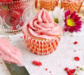 Lemon Cupcake With Strawberry Cream Cheese Frosting