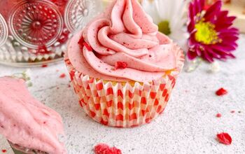 Lemon Cupcake With Strawberry Cream Cheese Frosting