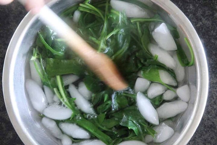 how to make green herb oil, Cooling herbs in ice