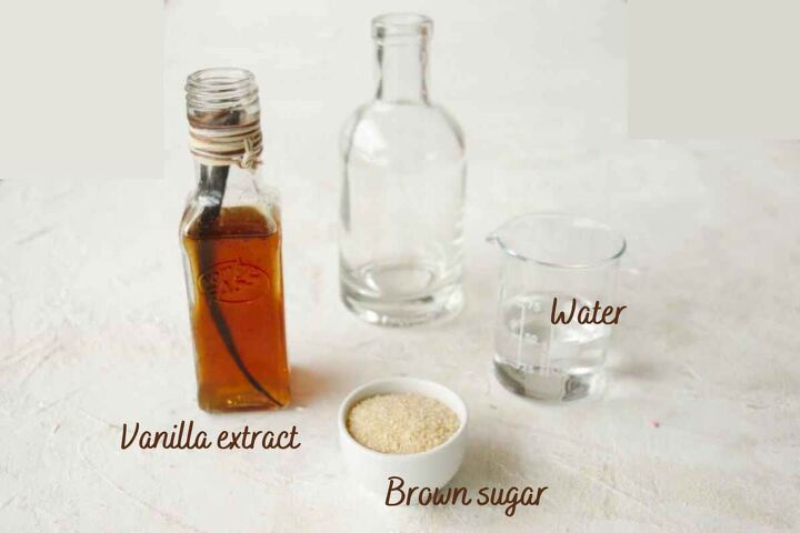 homemade vanilla liqueur recipe from fresh vanilla beans, ingredients to make liqueur with vanilla