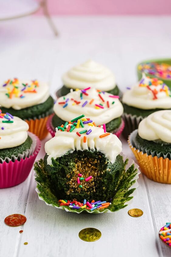 stuffed green velvet cupcakes, Green cupcakes with white frosting and sprinkles as a surprise filling