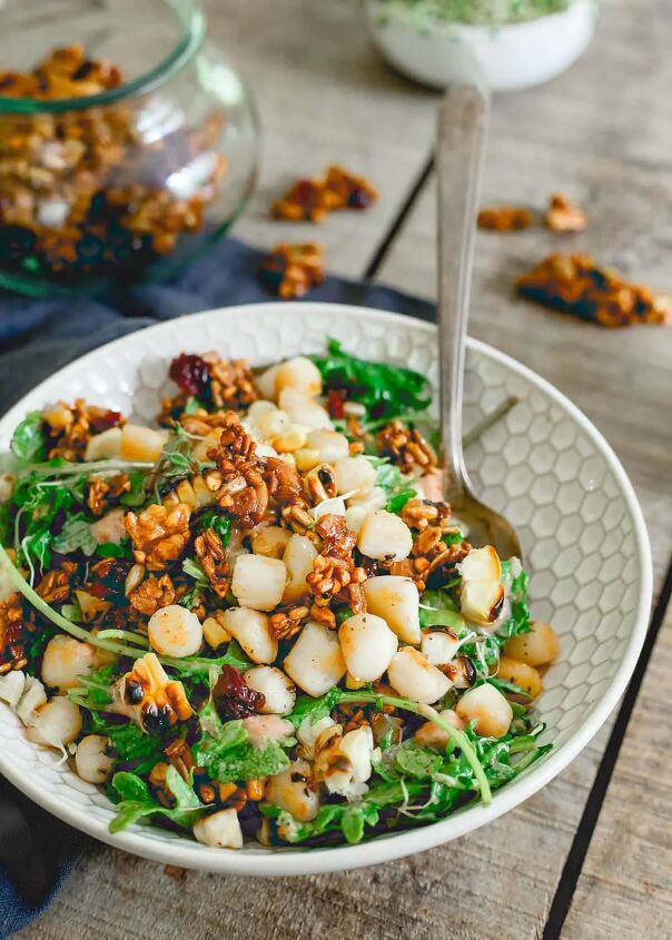 Make healthy eating in the summer delicious and fun with this bay scallop baby kale corn salad with savory tart cherry granola