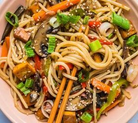 vegan stir fry noodles ready in under 30 minutes, Photo credit Lavender Macarons