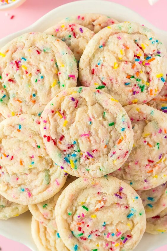 soft and chewy funfetti cookies recipe, Zoomed in on a plate of sugar cookies with sprinkles