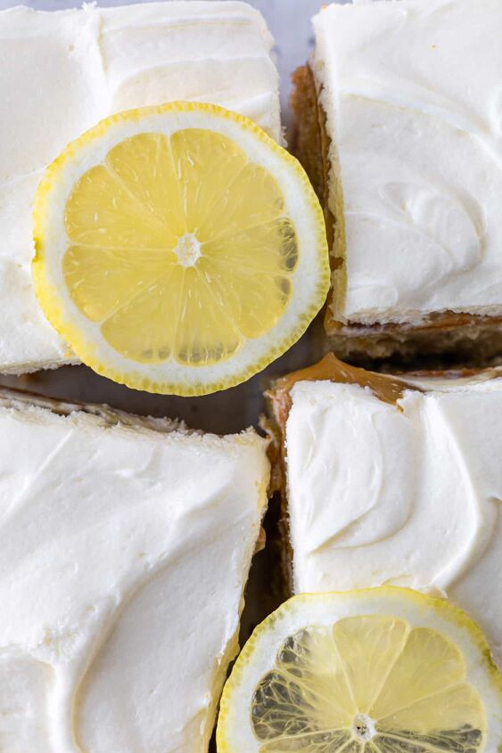 lemon curd cake, Pieces of cake with lemon slices