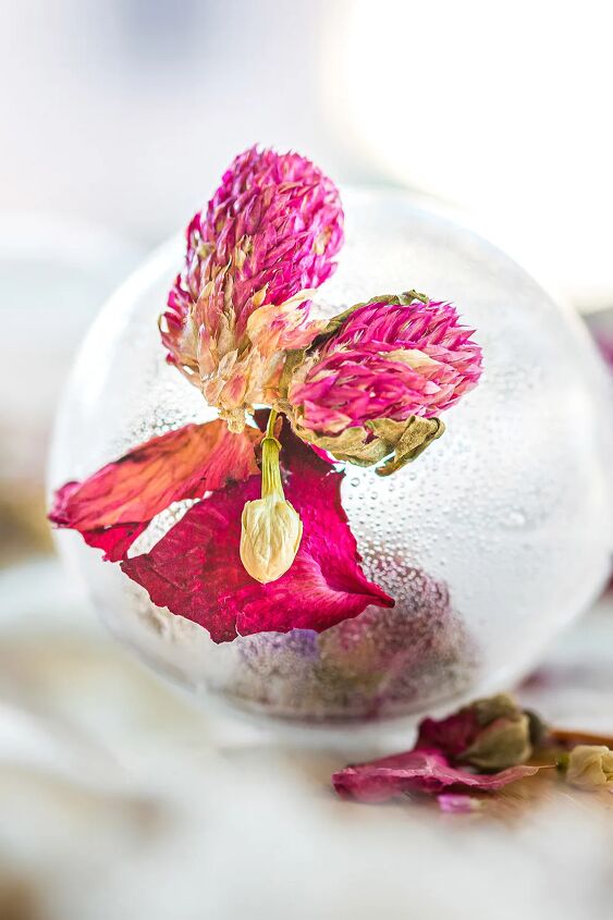 diy floral tea globes for blooming flower tea, Clear tea globe with a pink flower