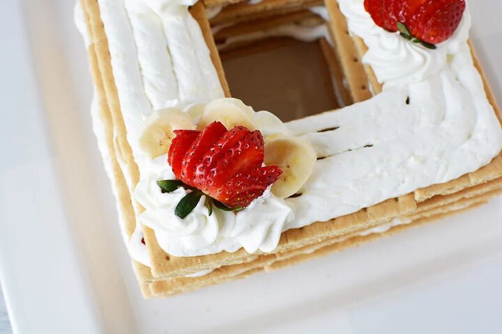 banana split icebox cake no bake recipe, Strawberries and whipped cream on top of graham crackers