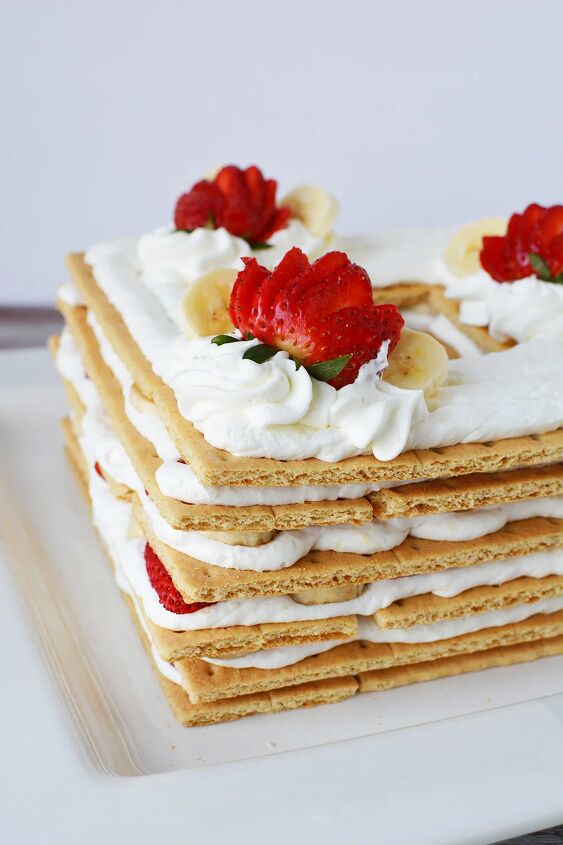 banana split icebox cake no bake recipe, Layers of dessert into an ice box cake with strawberries
