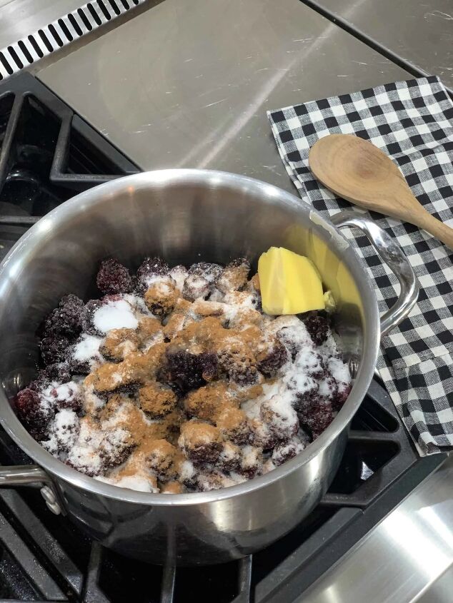 how to make delicious homemade blackberry cobbler