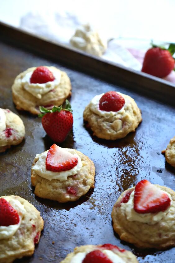strawberries n cream cookies