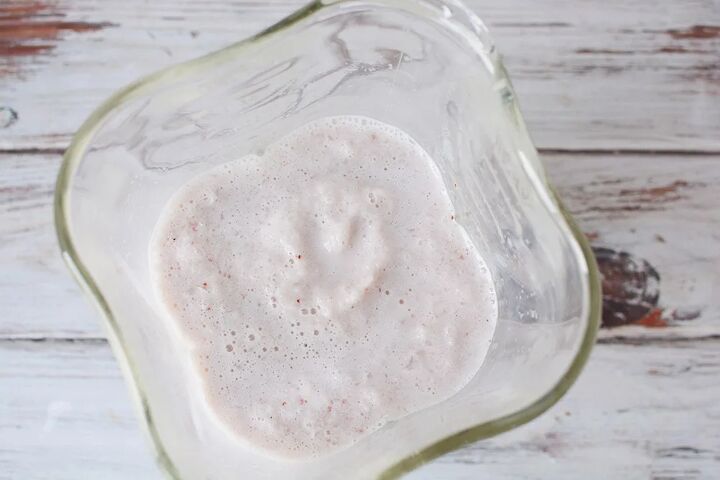 delicious copycat strawberry frappuccino recipe, Pink shake in a blender
