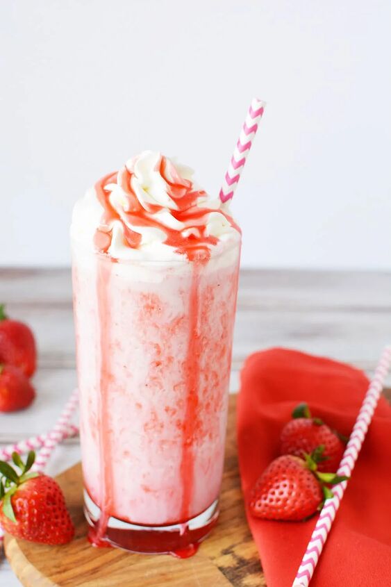 delicious copycat strawberry frappuccino recipe, Glass of strawberry frappuccino next to strawberries