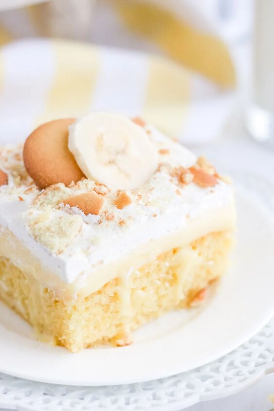 light and creamy banana poke cake recipe, Banana cake with pudding topped with whipped cream and nilla wafers