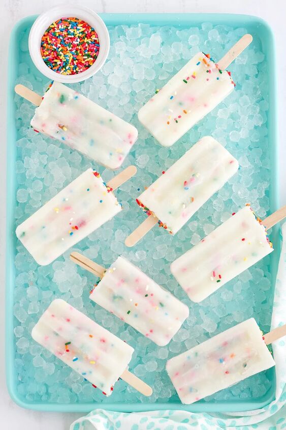 happy funfetti cake batter popsicles, Several cake mix pops on a bed of ice in a blue tray