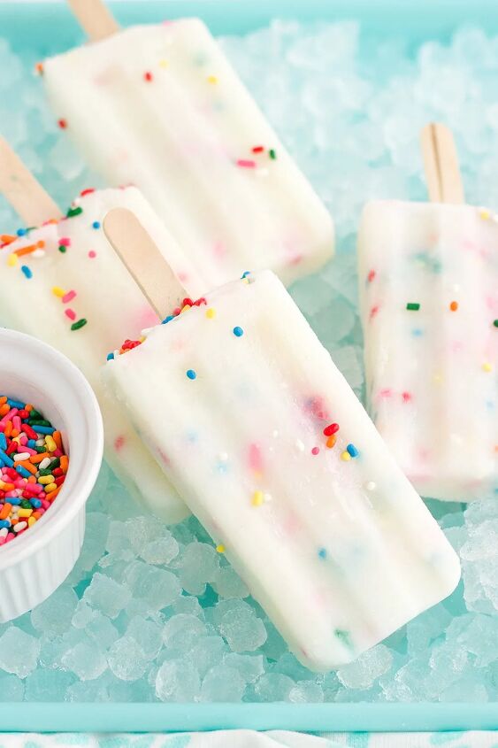 happy funfetti cake batter popsicles, Cake popsicles laying on a bed of ice next to sprinkles