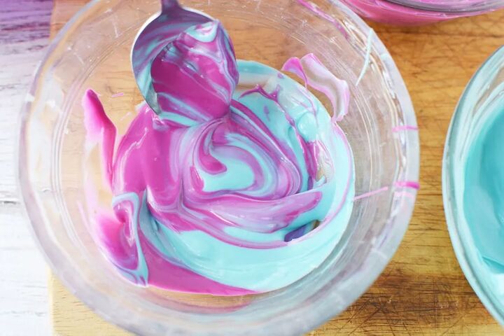 mermaid hot chocolate bombs, Swilring blue and purple candy melts together