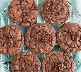 chewy brownie mix cookies recipe, Brownie mix cookies on a rack on a blue towel