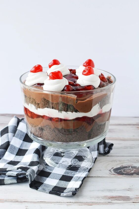chocolate cherry black forest trifle, Cherry trifle with layers of chocolate cake pudding and whipped cream