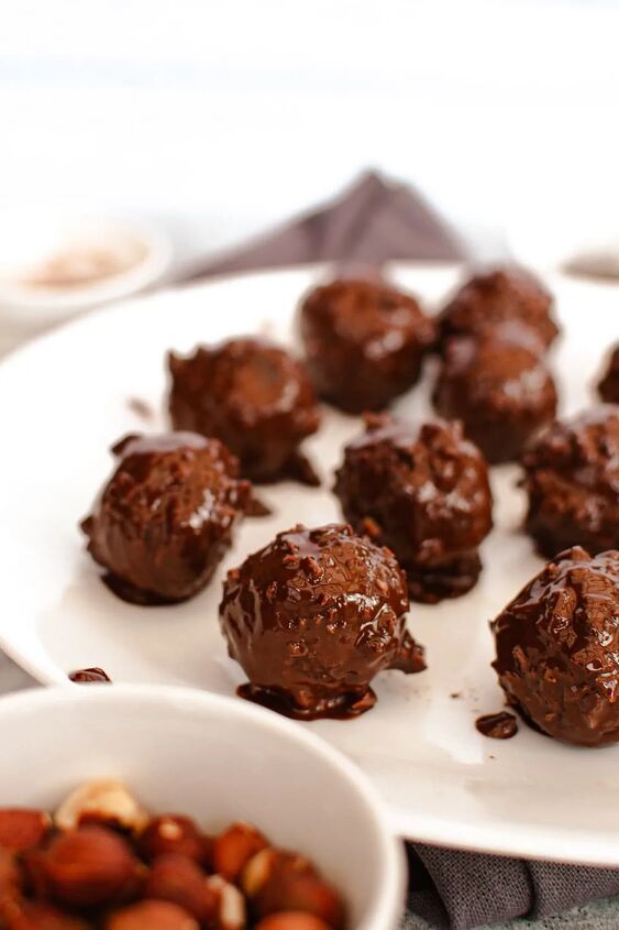 homemade chocolate coconut date balls, Chocolate covered coconut and date bites
