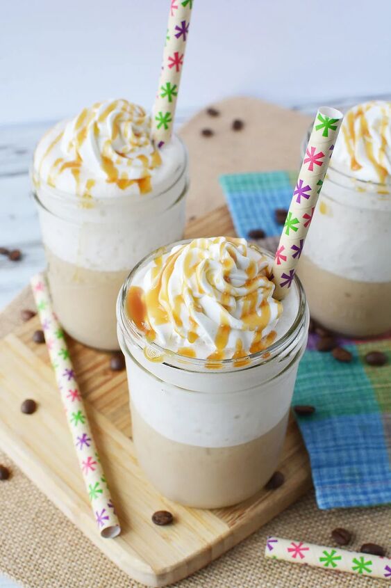 icy and creamy caramel frappuccino recipe, Caramel frappuccino glasses with straws