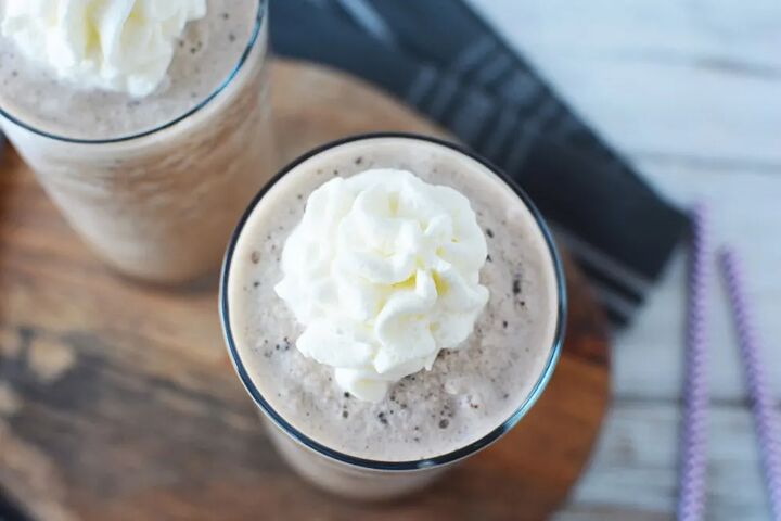 homemade mocha frappuccino, Whipped cream on top of blended frappuccino