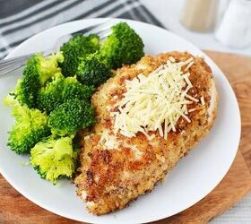 easy parmesan crusted chicken recipe, Parmesan crusted chicken on a plate with broccoli