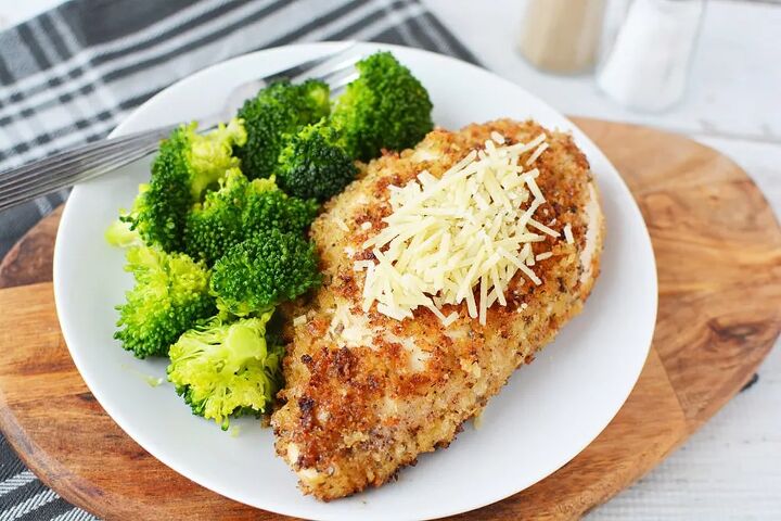 easy parmesan crusted chicken recipe, Parmesan crusted chicken on a plate with broccoli