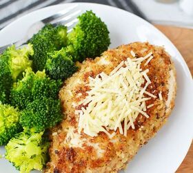 easy parmesan crusted chicken recipe, Plate of crispy chicken topped with parmesan and broccoli