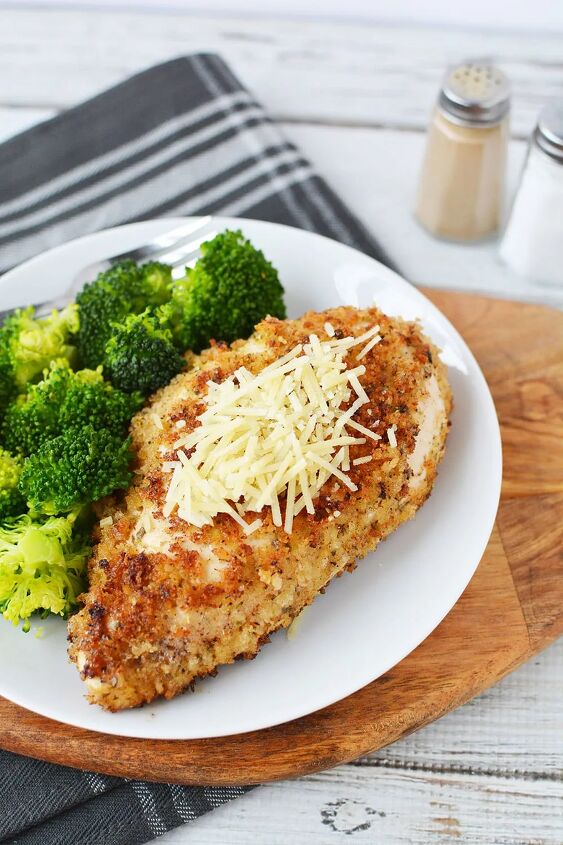 easy parmesan crusted chicken recipe, Herb crusted chicken and broccoli dinner on a plate