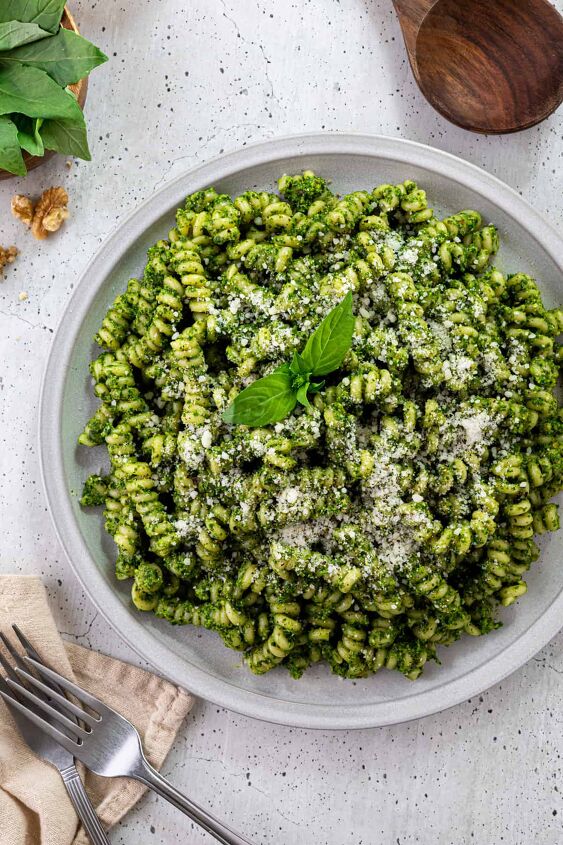 easy spinach pesto pasta, A plate of spinach pesto pasta with parmesan cheese and fresh basil
