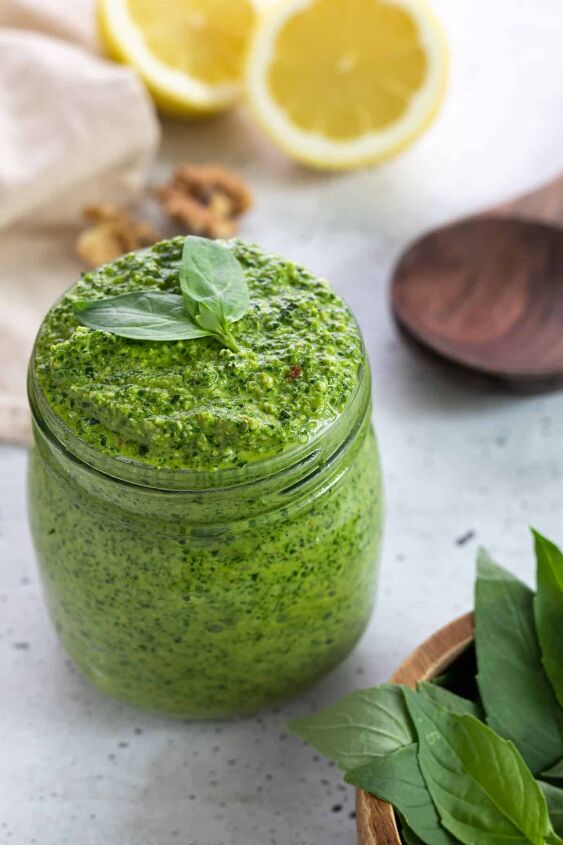 easy spinach pesto pasta, A jar full of spinach pesto