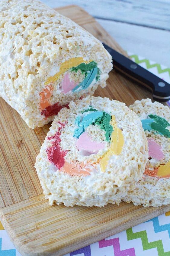rainbow pinwheel rice krispies treats recipe, Pinwheel rainbow Rice Krispies treat on a board
