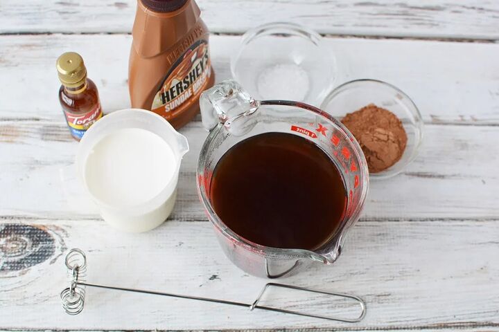 copycat salted caramel mocha drink recipe, Syrup milk coffee and other ingredients to make a salted caramel drink