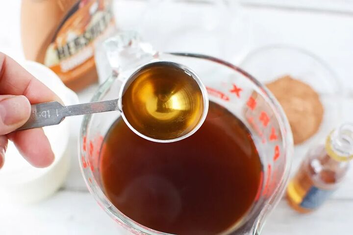 copycat salted caramel mocha drink recipe, Adding caramel syrup into coffee
