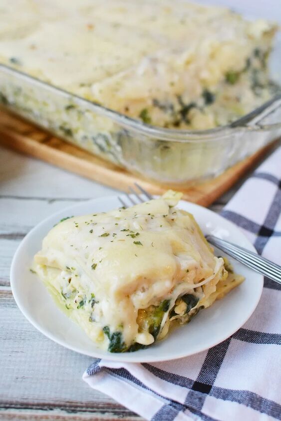 creamy chicken and spinach lasagna recipe, Chicken lasagna with spinach topped with cheese