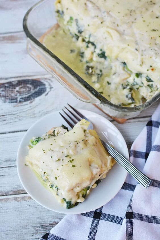 creamy chicken and spinach lasagna recipe, Overhead image of spinach lasagna with chicken on a plate and in the baking dish