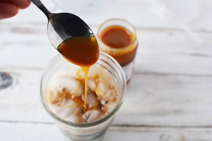 easy homemade iced caramel macchiato recipe, Drizzling in caramel into coffee drink