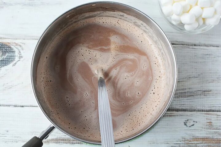 extra creamy homemade hot chocolate recipe, Hot chocolate in saucepan