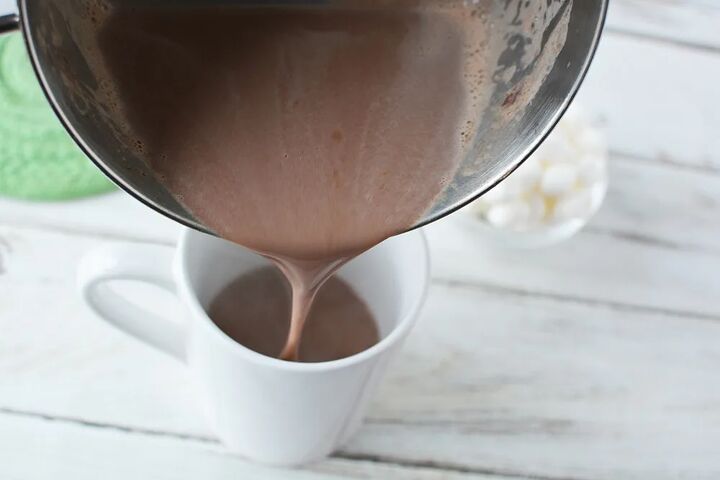 extra creamy homemade hot chocolate recipe, Pouring hot chocolate into a mug