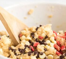 If you're not a fan of strawberries, cheesecake, or chocolate then please don't look here!