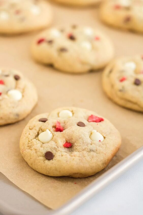 strawberry chocolate chip cheesecake cookies recipe, Baked cookies on sheet