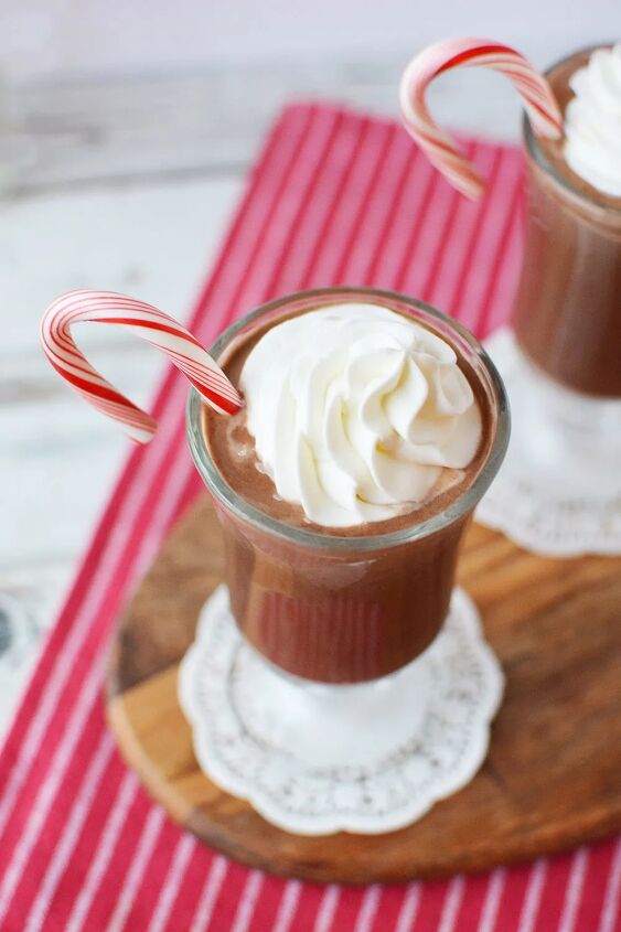 copycat peppermint mocha drink recipe, Peppermint mocha drink topped with whipped cream and a candy cane