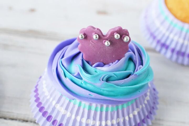 fairy cupcakes with wings, Heart bodice in the frosting on a cupcake