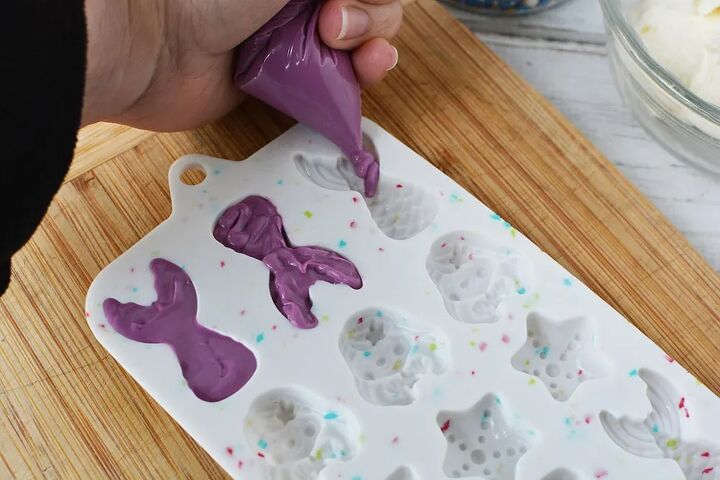 easy mermaid donut holes with fins and sand, Pouring candy melts into mermaid fin mold