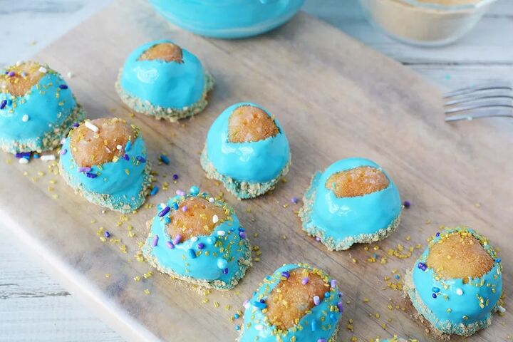 easy mermaid donut holes with fins and sand, Donuts dipped in blue icing on a board
