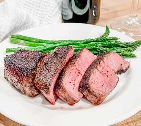the best wine with filet mignon steak pairing guide, Filet mignon sliced on a plate with asparagus and a filet mignon wine pairing
